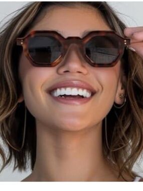 Stylish Tortoiseshell Sunglasses for women *NEW*